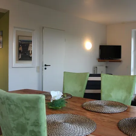 Martje Vom Deich, Kalifornien, Erste Strandreihe * Schönberg in Holstein